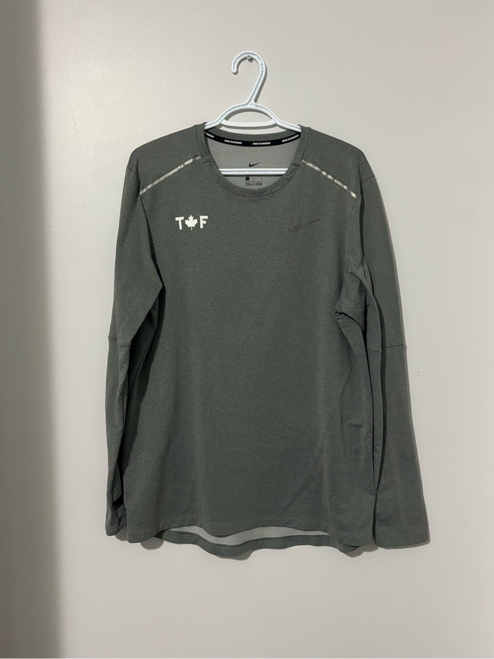 Nike Men's Long-Sleeve Athletic Top - Olive
